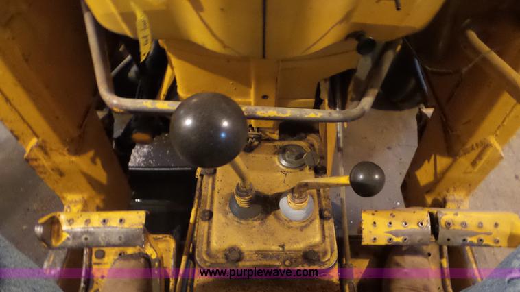 image for item CD9938 1976 Ford 420 tractor