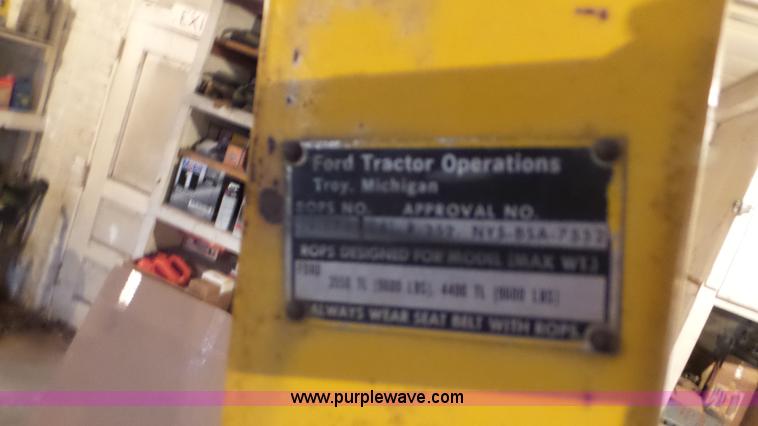 image for item CD9938 1976 Ford 420 tractor