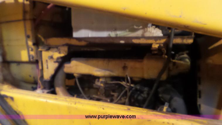 image for item CD9938 1976 Ford 420 tractor