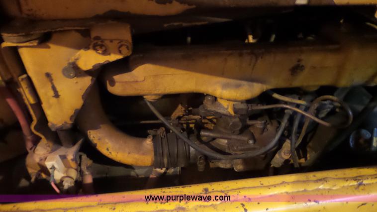 image for item CD9938 1976 Ford 420 tractor