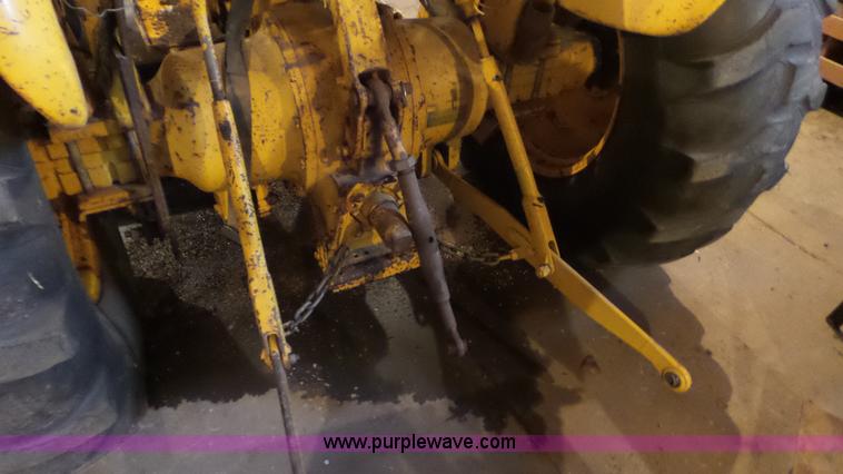 image for item CD9938 1976 Ford 420 tractor