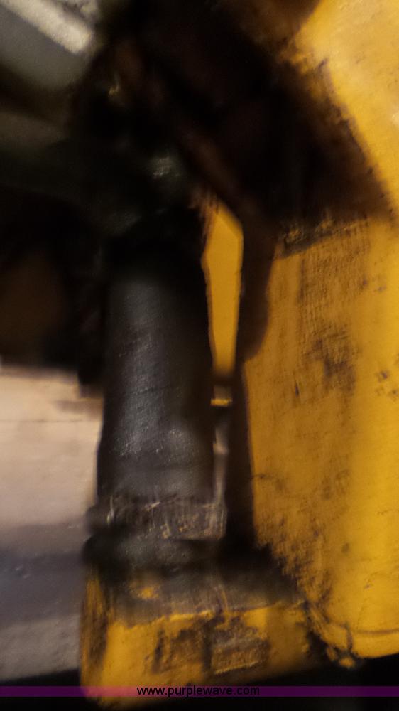 image for item CD9938 1976 Ford 420 tractor