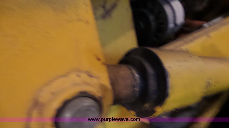 image for item CD9938 1976 Ford 420 tractor