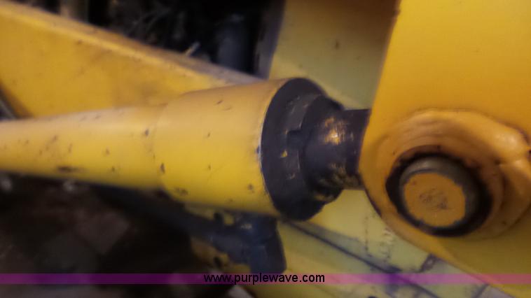 image for item CD9938 1976 Ford 420 tractor