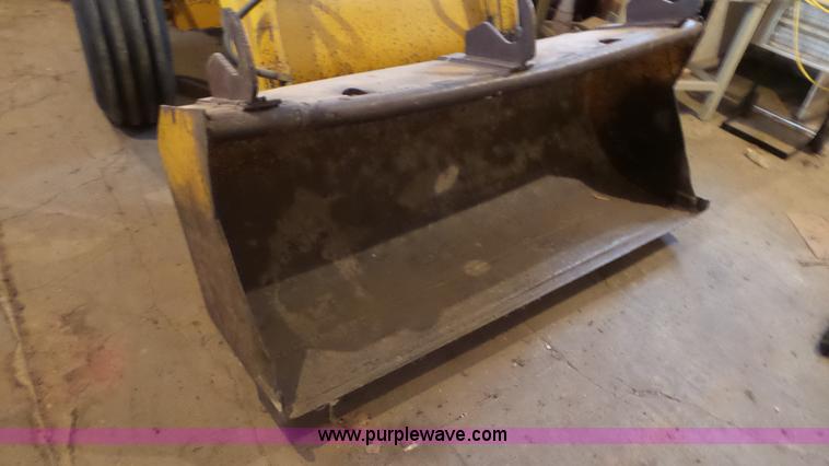 image for item CD9938 1976 Ford 420 tractor