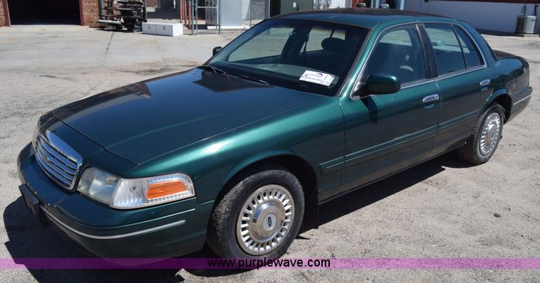 image for item J2808 2000 Ford Crown Victoria Police Interceptor