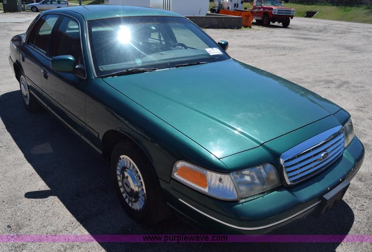 image for item J2808 2000 Ford Crown Victoria Police Interceptor