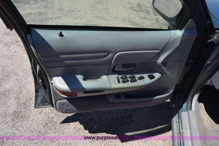 image for item J2808 2000 Ford Crown Victoria Police Interceptor