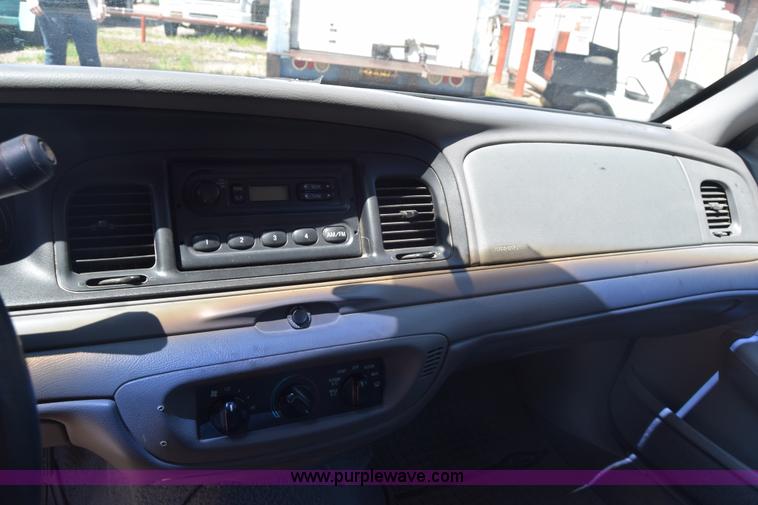 image for item J2808 2000 Ford Crown Victoria Police Interceptor