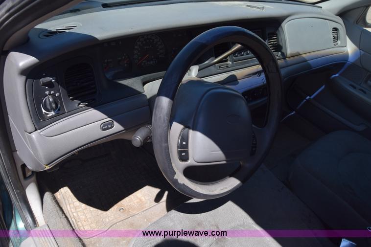 image for item J2808 2000 Ford Crown Victoria Police Interceptor