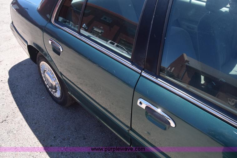 image for item J2808 2000 Ford Crown Victoria Police Interceptor