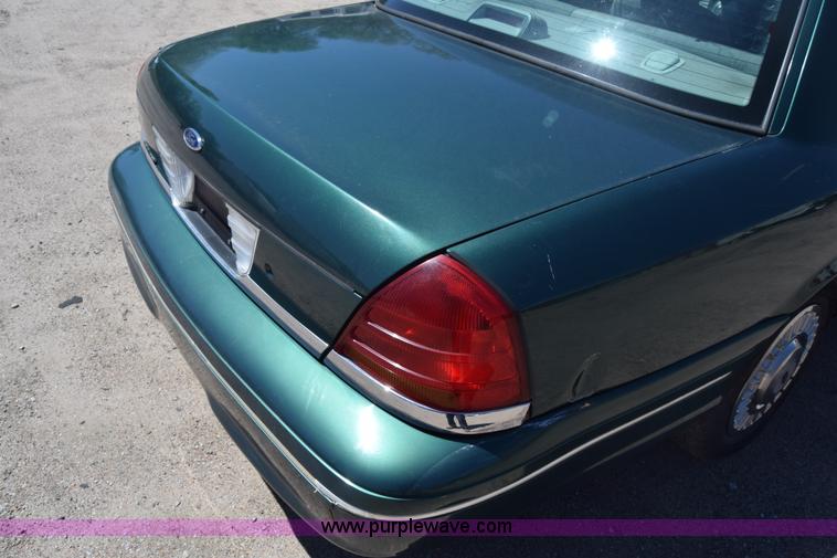 image for item J2808 2000 Ford Crown Victoria Police Interceptor