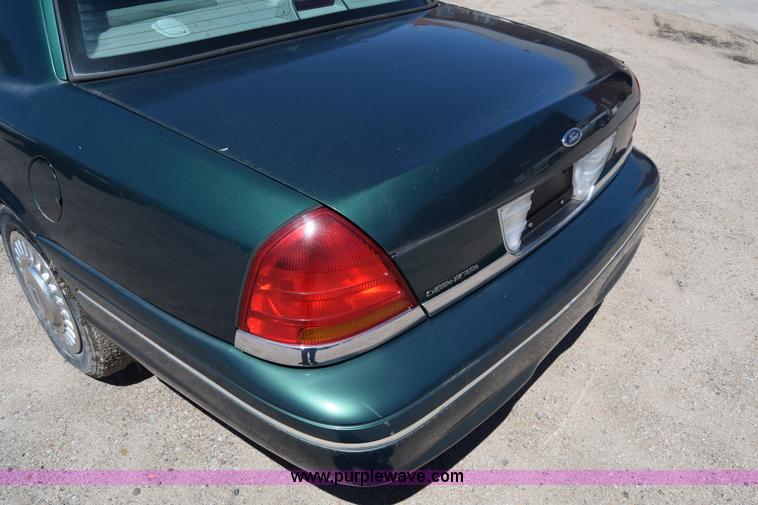 image for item J2808 2000 Ford Crown Victoria Police Interceptor