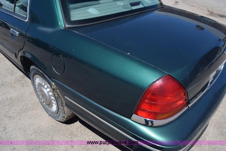 image for item J2808 2000 Ford Crown Victoria Police Interceptor