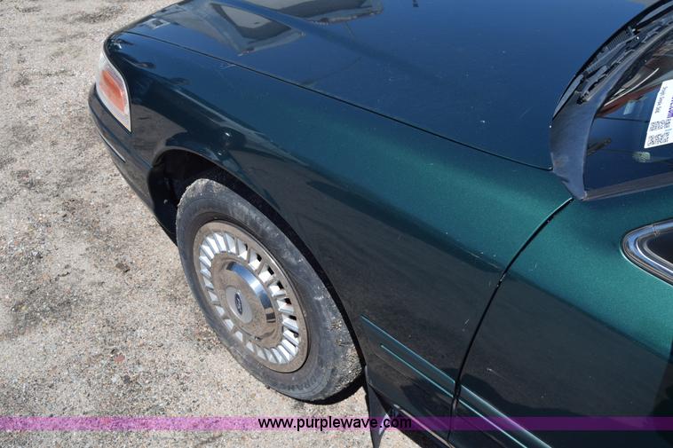image for item J2808 2000 Ford Crown Victoria Police Interceptor