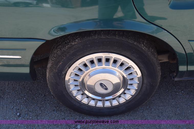 image for item J2808 2000 Ford Crown Victoria Police Interceptor