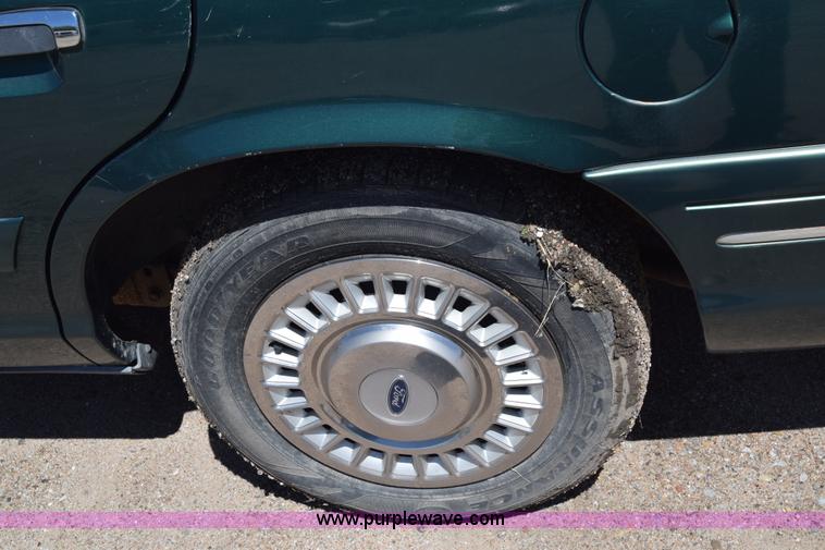 image for item J2808 2000 Ford Crown Victoria Police Interceptor