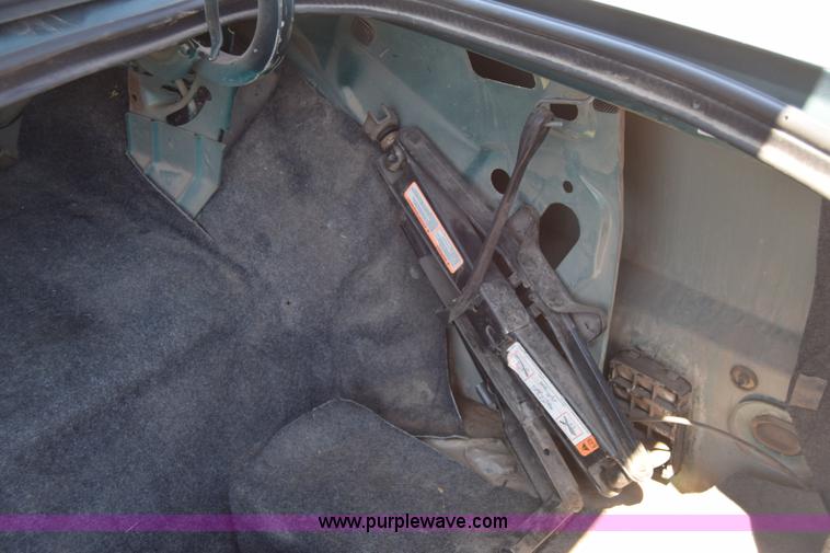 image for item J2808 2000 Ford Crown Victoria Police Interceptor