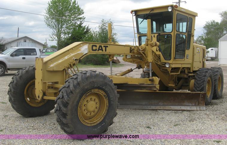 image for item J2824 1989 Caterpillar 120G motor grader