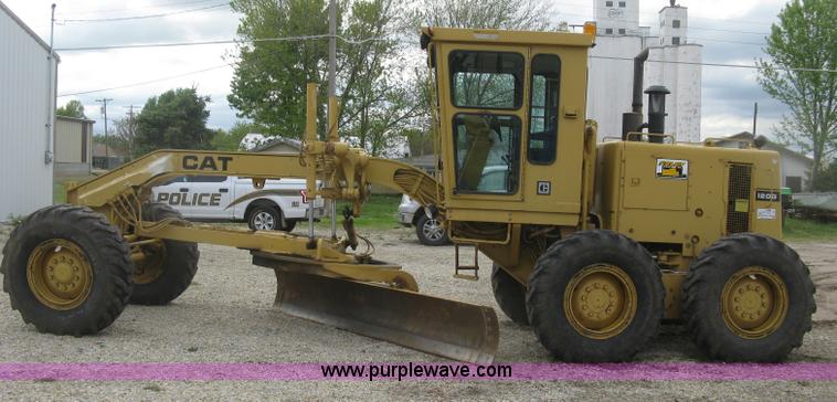 image for item J2824 1989 Caterpillar 120G motor grader