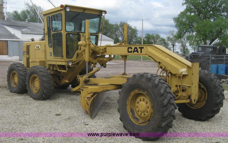 image for item J2824 1989 Caterpillar 120G motor grader