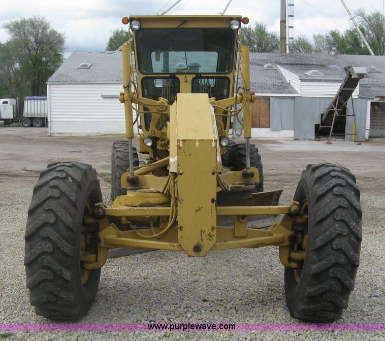 image for item J2824 1989 Caterpillar 120G motor grader