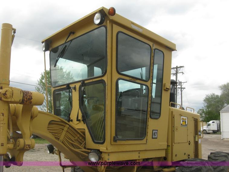 image for item J2824 1989 Caterpillar 120G motor grader