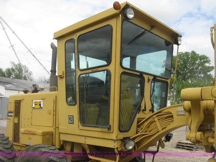 image for item J2824 1989 Caterpillar 120G motor grader