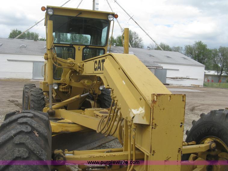 image for item J2824 1989 Caterpillar 120G motor grader