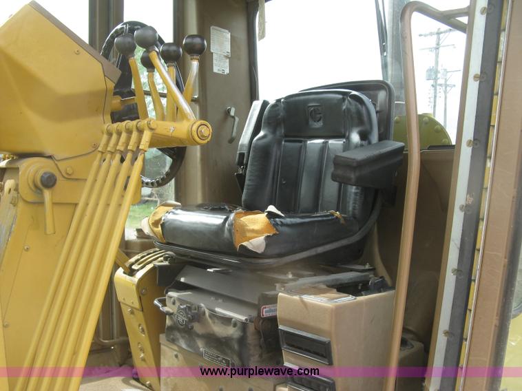 image for item J2824 1989 Caterpillar 120G motor grader