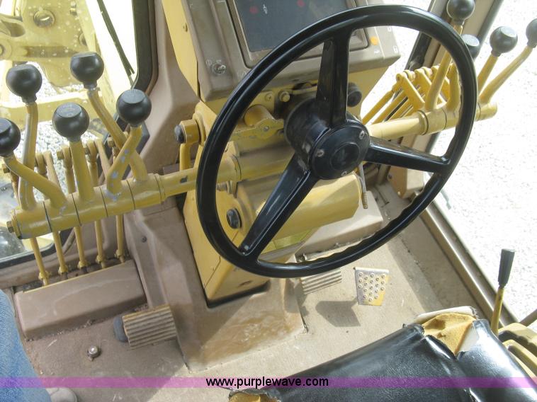 image for item J2824 1989 Caterpillar 120G motor grader