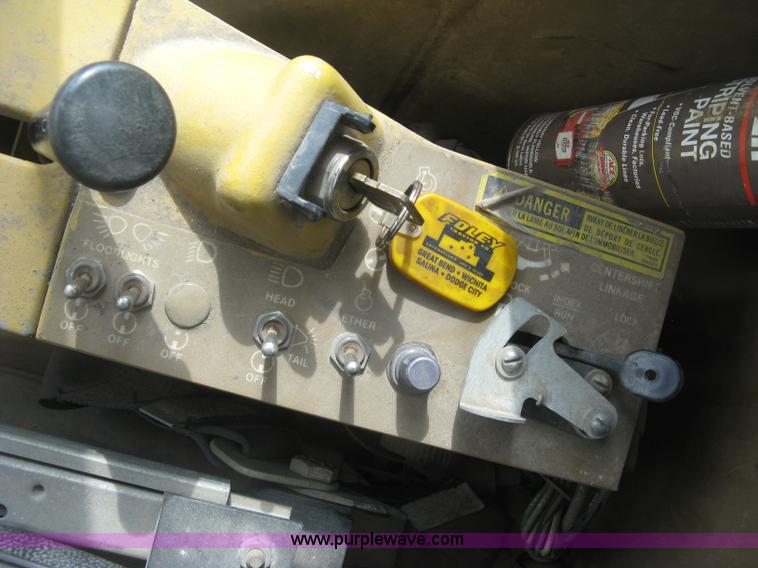 image for item J2824 1989 Caterpillar 120G motor grader