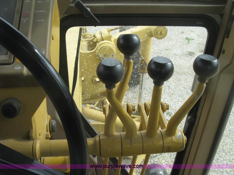 image for item J2824 1989 Caterpillar 120G motor grader