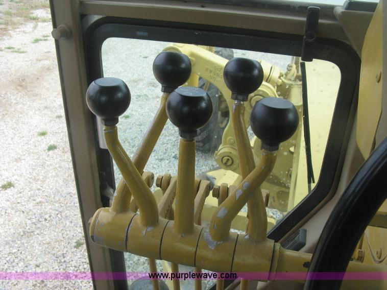 image for item J2824 1989 Caterpillar 120G motor grader