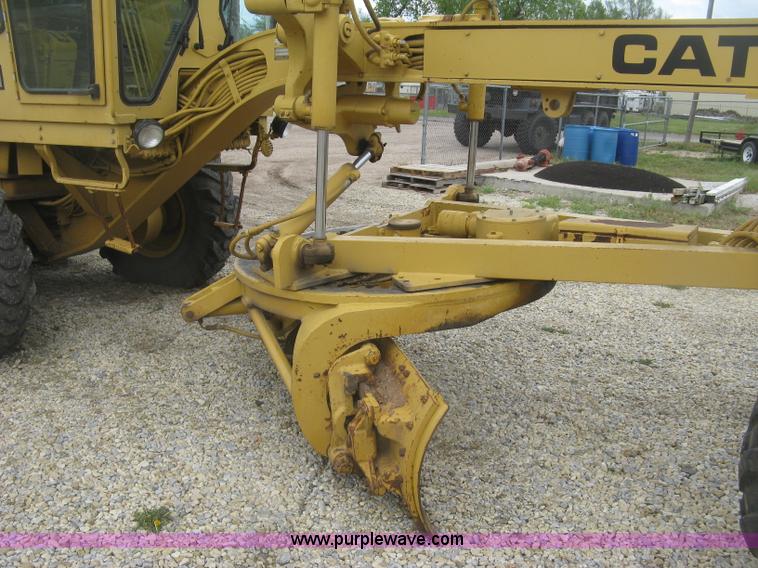 image for item J2824 1989 Caterpillar 120G motor grader