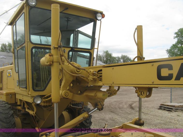 image for item J2824 1989 Caterpillar 120G motor grader