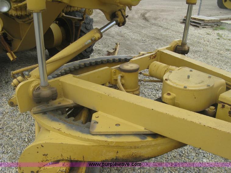 image for item J2824 1989 Caterpillar 120G motor grader