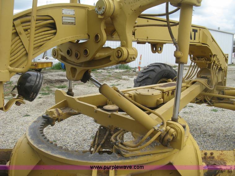 image for item J2824 1989 Caterpillar 120G motor grader