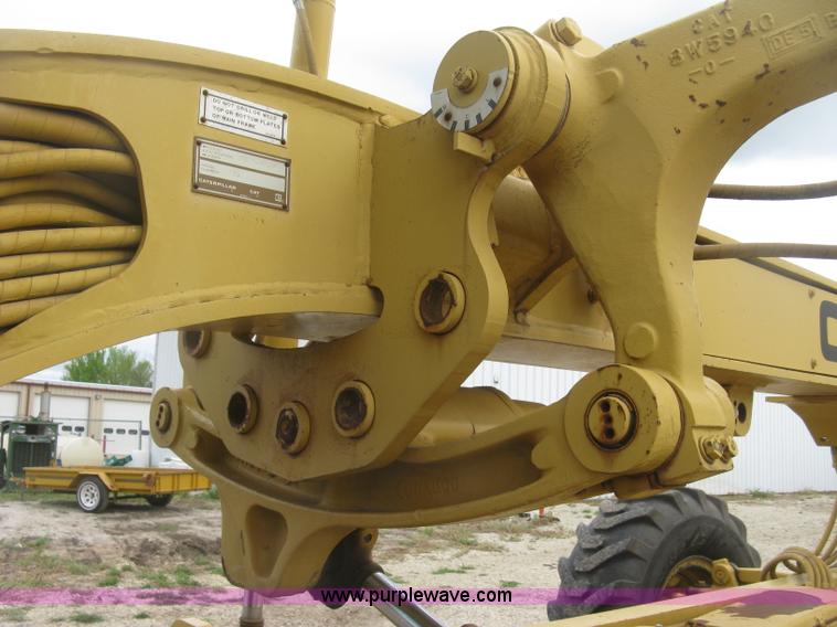 image for item J2824 1989 Caterpillar 120G motor grader