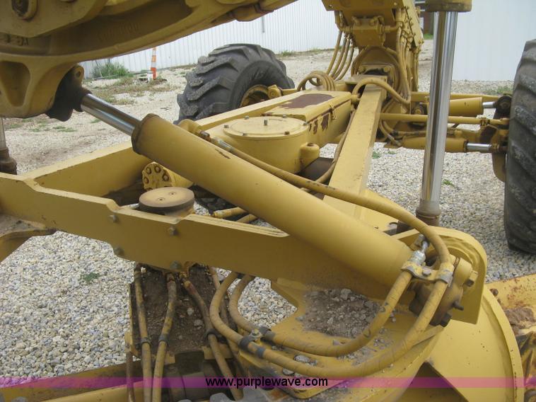 image for item J2824 1989 Caterpillar 120G motor grader