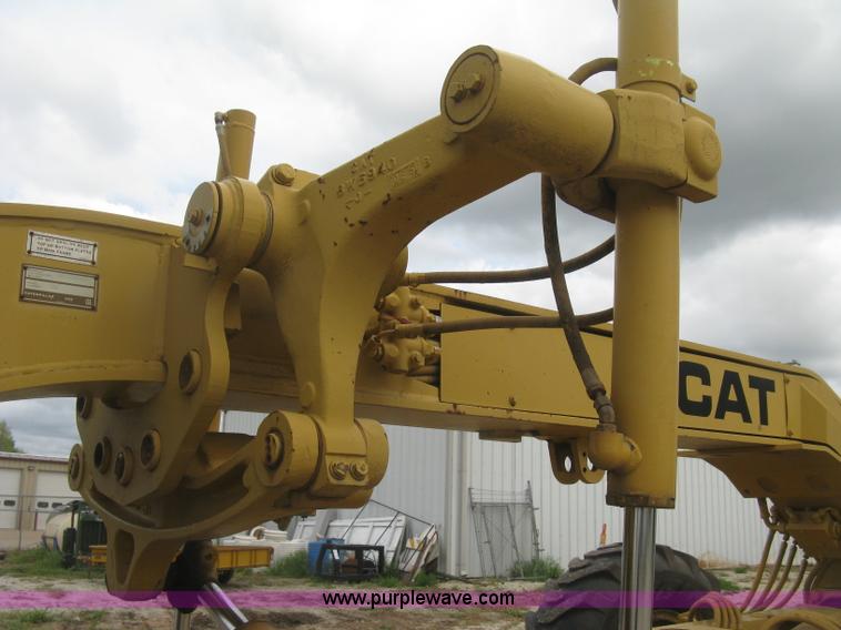 image for item J2824 1989 Caterpillar 120G motor grader