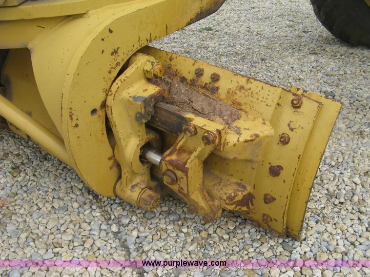image for item J2824 1989 Caterpillar 120G motor grader