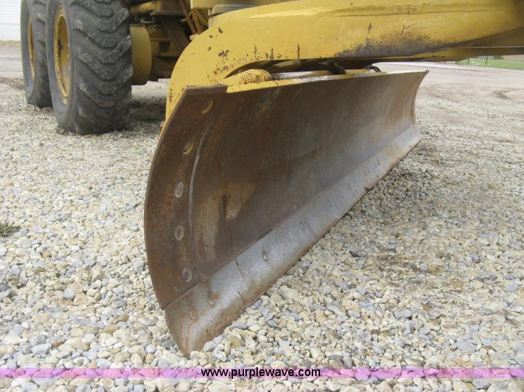 image for item J2824 1989 Caterpillar 120G motor grader