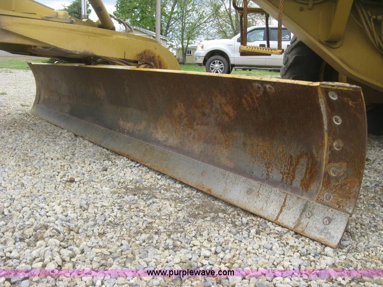 image for item J2824 1989 Caterpillar 120G motor grader