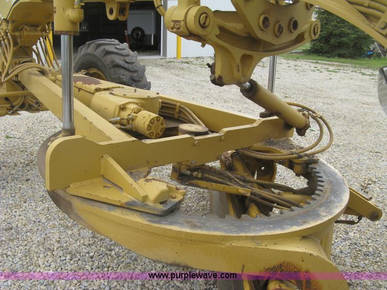 image for item J2824 1989 Caterpillar 120G motor grader