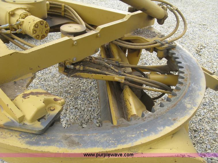 image for item J2824 1989 Caterpillar 120G motor grader