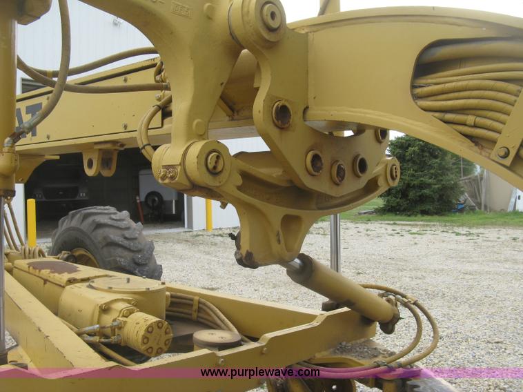 image for item J2824 1989 Caterpillar 120G motor grader