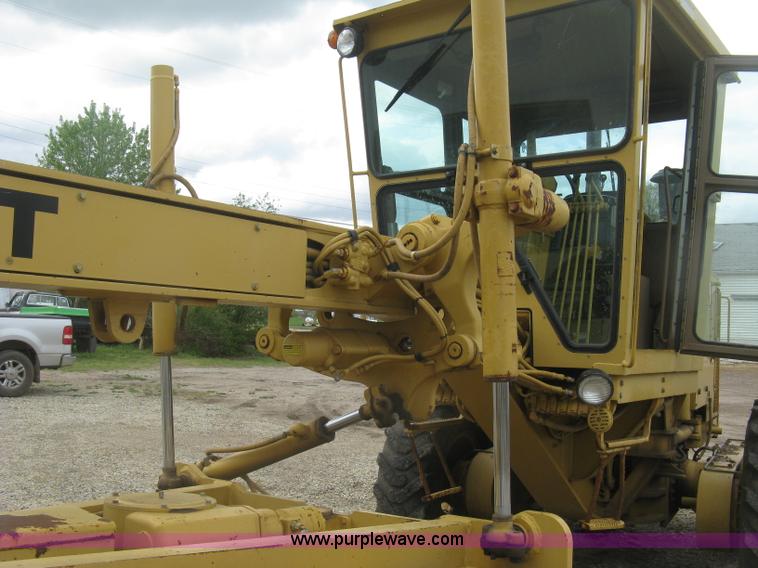 image for item J2824 1989 Caterpillar 120G motor grader