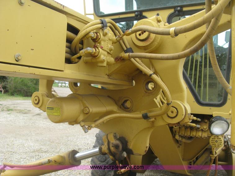 image for item J2824 1989 Caterpillar 120G motor grader