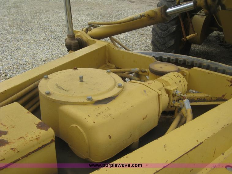 image for item J2824 1989 Caterpillar 120G motor grader